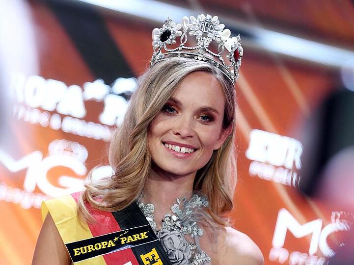 Miss Baden-Württemberg, Nadine Berneis aus Stuttgart, wird im Europa-Park zur "Miss Germany 2019&ldquo; gekürt.