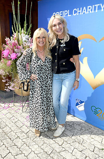 Enge Freundinnen: TV-Star Julia Leischik und Gastgeberin Saskia Greipl-Kostantinidis. Enge Freundinnen: TV-Star Julia Leischik und Gastgeberin Saskia Greipl-Kostantinidis.