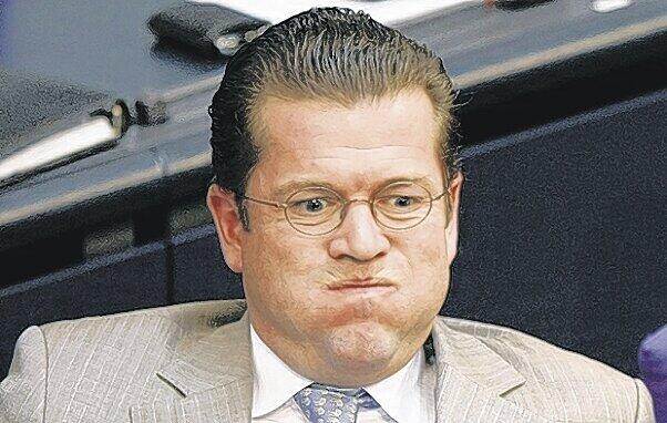 Der nächste Kraftakt: Wirtschaftsminister Guttenberg verkündete gestern die neuesten Maßnahmen gegen die Krise. Foto: Reuters