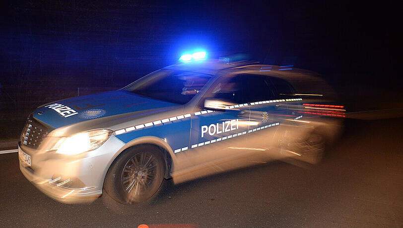 Polizei im Einsatz (Symbolfoto) Polizei im Einsatz (Symbolfoto)