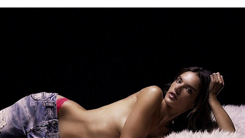 Sexy Adventsüberraschung: Alessandra Ambrosio Sexy Adventsüberraschung: Alessandra Ambrosio