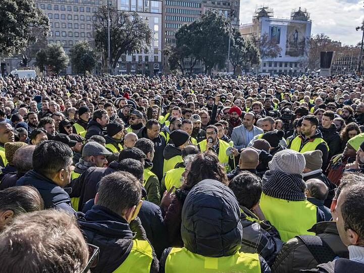 Den Änderungen der Auflagen und Vorschriften war in Barcelona ein tagelanger Streik der Taxifahrer vorausgegangen.