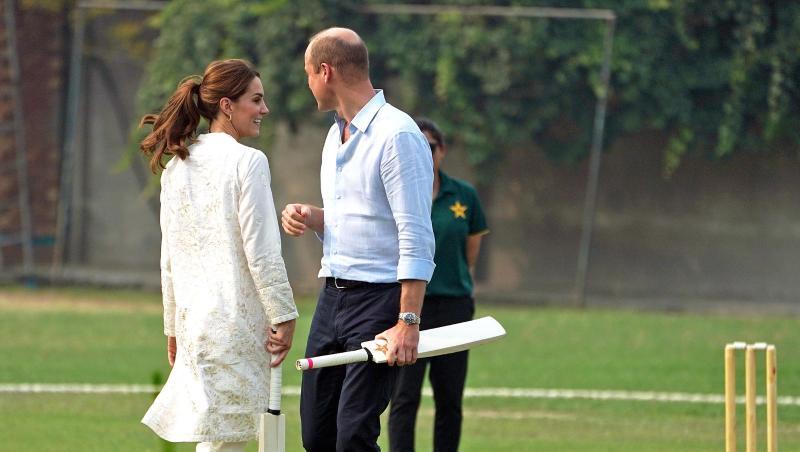 William und Kate haben Spaß beim Cricket. William und Kate haben Spaß beim Cricket.