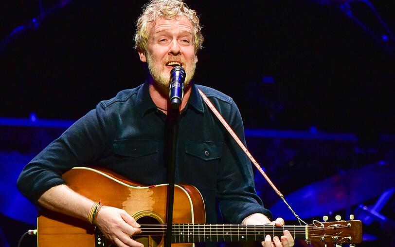 Der irische Musiker und Schauspieler Glen Hansard ist bei einem Verkehrsunfall ums Leben gekommen. Der irische Musiker und Schauspieler Glen Hansard ist bei einem Verkehrsunfall ums Leben gekommen.