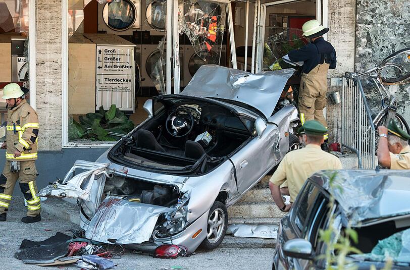 Im Sommer 2013 hinterließ der Amok-Fahrer in Regensburg eine Spur der Verwüstung und tötete ein fünfjähriges Mädchen. Jetzt muss er in die Psychiatrie.