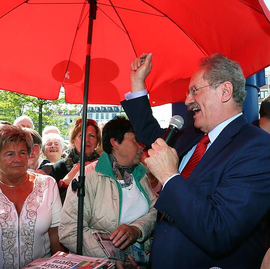 Vollen Einsatz zeigt auch Christian Ude: Der ehemalige Oberbürgermeister bekennt: "Ich möchte die Stimme der AZ niemals vermissen."