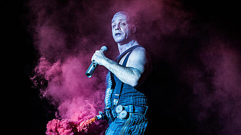 Rammstein während eines Auftritts in Moskau.