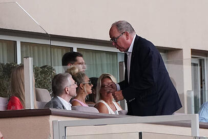 Ekaterina Rybolovleva (links in Rot), Dmitry Rybolovlev und Prinz Albert. Ekaterina Rybolovleva (links in Rot), Dmitry Rybolovlev und Prinz Albert.