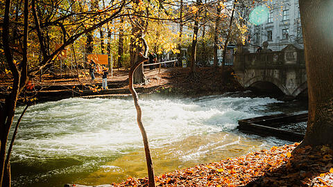 Die Welle ist weiterhin weg: Nun hat die Stadt einen dreistufigen Plan entworfen. Warum die Welle fehlt, weiß immer noch keiner.