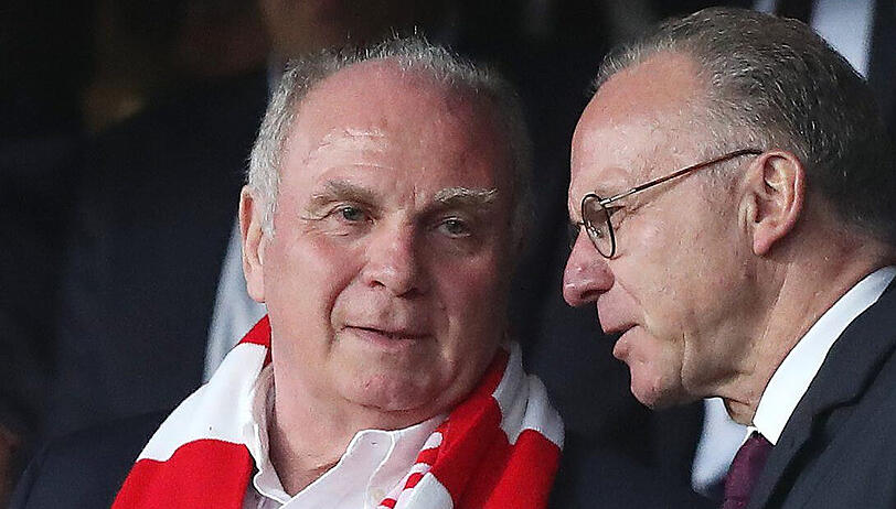 Aufmerksame Beobachter in Sevilla: Uli Hoeneß (links) und Karl-Heinz Rummenigge.