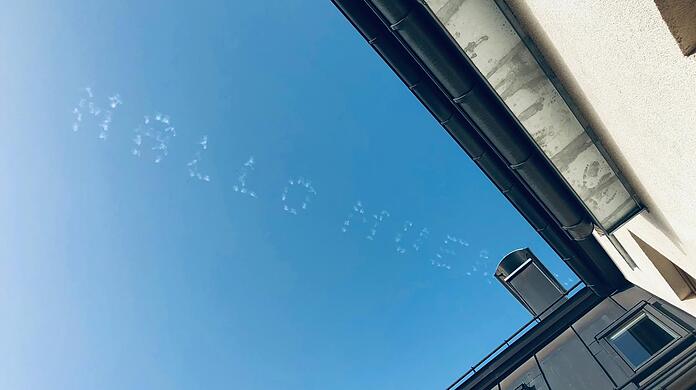 In riesengroßen Buchstaben war in den letzten drei Tagen eine Werbebotschaft am Münchner Himmel zu lesen.