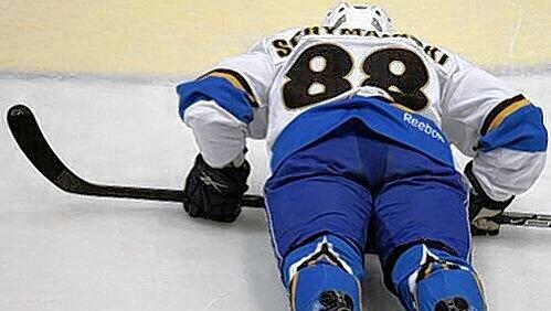 Geht dem EHC ab: Torjäger Martin Schymainski laboriert an einem Mittelfußbruch. Geht dem EHC ab: Torjäger Martin Schymainski laboriert an einem Mittelfußbruch.