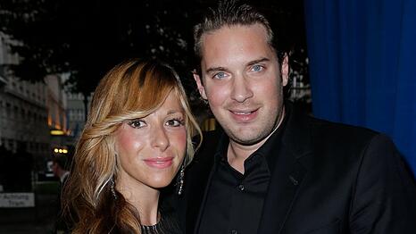 G&uuml;lcan und Sebastian Kamps feierten 2007 ihre Traumhochzeit. Seit 2021 sind sie nicht nur Eheleute, sondern auch Eltern. Baby Nummer zwei kam im April 2026 zur Welt.