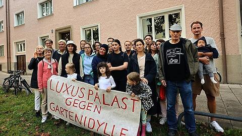Im Innenhof dieser Häuserfassade soll der Luxus-Anbau entstehen. Anwohner protestierten bereits 2023 vehement.