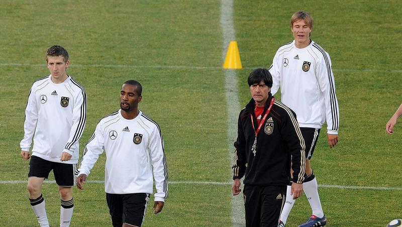 Auf Cacau (2.v.l.) muss Joachim Löw gegen England verzichten. Auf Cacau (2.v.l.) muss Joachim Löw gegen England verzichten.