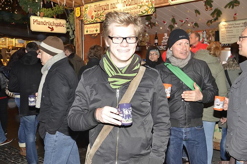 Name: Glühwein nach Großmutterart - Kirsche 
Stand: &bdquo;Glühwein nach Großmutterart&ldquo;, Marienplatz 
Preis: 4,50 Euro
Menge: 0,2 Liter
Sterne: 4/5 

FAZIT: Der Geruch war nicht sehr schön: Autolack stieg in meine Nase. Aber der Geschmack hat mich überzeugt. Viel Kirsche, nicht zu süß und ein herber Nachgeschmack. Geheimtipp!
