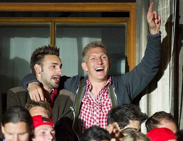 DIEGO CONTENTO, NOTE 3
Winkewinke, patschpatsch: Da ist wirklich mehr drin, Diego! Aber schließlich ist der Mann halt von Berufs wegen eher defensiv veranlagt.