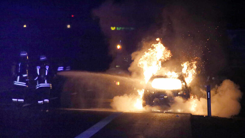 Die Bilder vom großen Feuerwehreinsatz auf der A94.