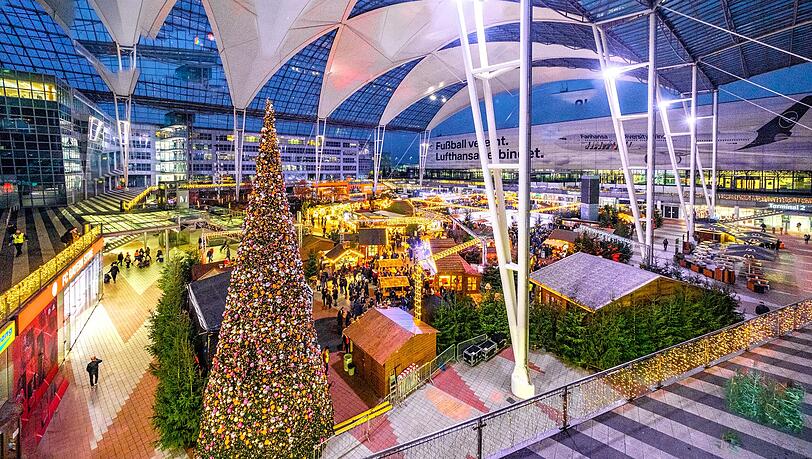Der Weihnachts- und Wintermarkt im MAC-Forum am Flughafen München. Der Weihnachts- und Wintermarkt im MAC-Forum am Flughafen München.