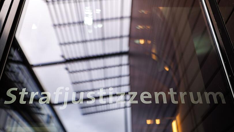 Die Angeklagte soll zwei Komplizen gehabt haben. (Archivbild)