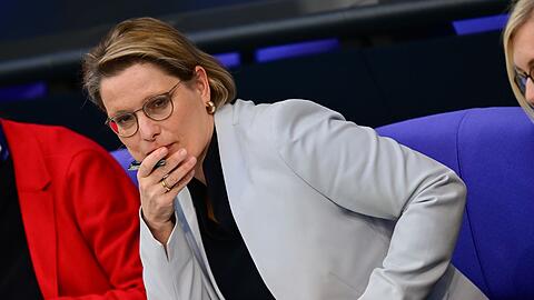 Bundesjustizministerin Stefanie Hubig (SPD) will einen Entwurf f&uuml;r ein Gesetz gegen digitale Gewalt vorlegen.