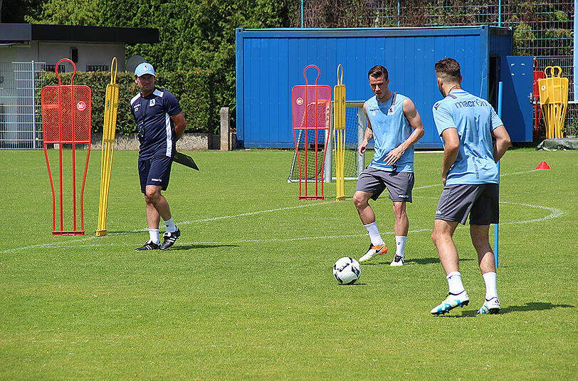 Am Samstag startete der TSV 1860 München ganz offiziell in die neue Saison. Klicken Sie sich durch die Bilder des Traningsauftakts mit dem neuen Trainer Kosta Runjaic.
