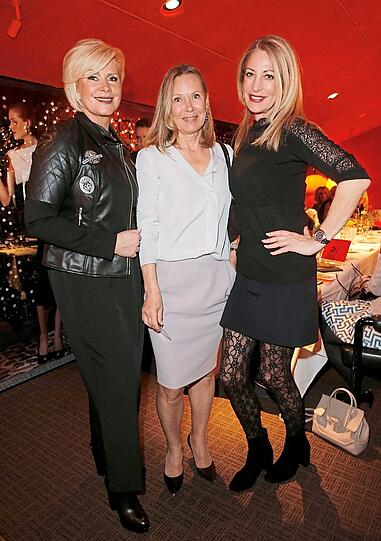 Nicht nur ihre Männer kennen sich: Claudia Effenberg, Sybille Beckenbauer, Pilar Brehme (v. l.).