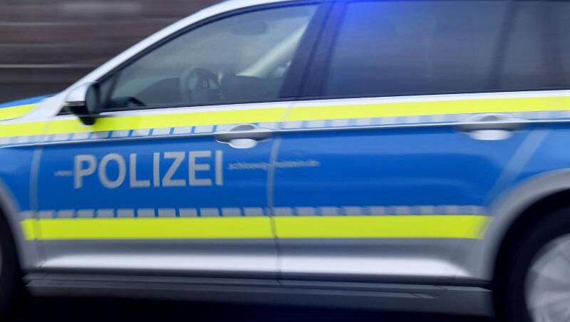 Die Polizei sucht nach einem wichtigen Zeugen. (Symbolbild)