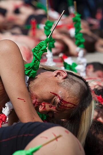 In Mexico City haben zahlreiche Tierschützer mit einer spektakulären Aktion gegen Stierkämpfe protestiert - die Bilder.