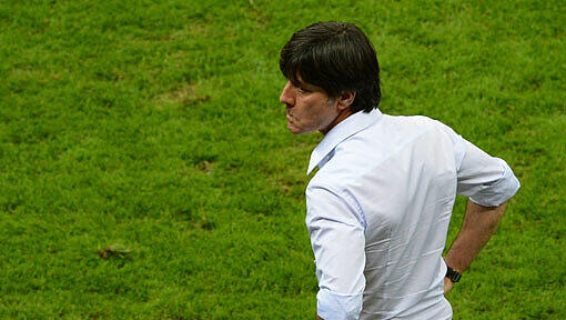 Frust, Verzweiflung, Trauer: Bundestrainer Joachim Löw nach der Niederlage gegen Italien. Frust, Verzweiflung, Trauer: Bundestrainer Joachim Löw nach der Niederlage gegen Italien.