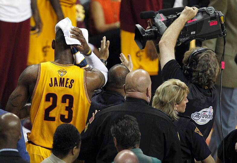 NBA-Star LeBron James von den Cleveland Cavaliers beim Spiel gegen die Golden State Warriors