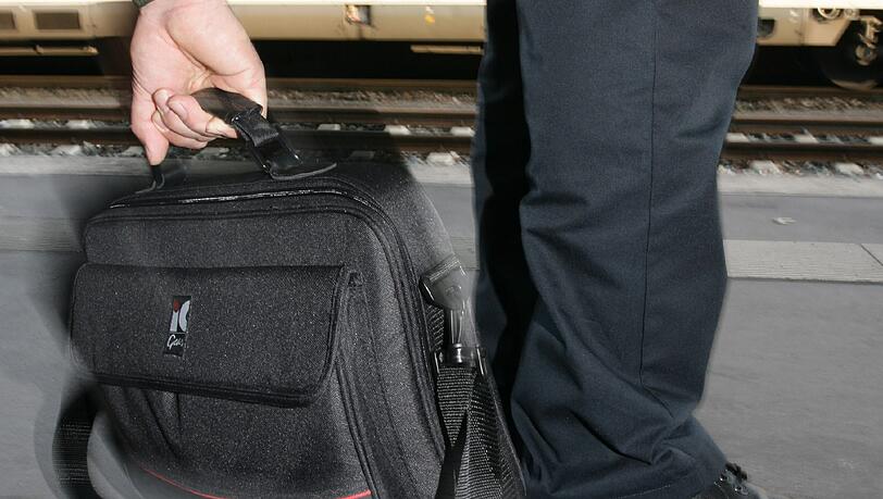 Im vergangenen Jahr entstand bei den Diebstählen, die bei der Bundespolizei angezeigt wurden, ein Schaden von etwa 6,1 Millionen Euro. Im vergangenen Jahr entstand bei den Diebstählen, die bei der Bundespolizei angezeigt wurden, ein Schaden von etwa 6,1 Millionen Euro.