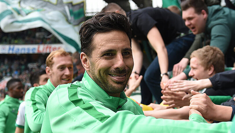 Gemeinsam mit den Fans möchten Pizarro und Werder Bremen gegen Frankfurt die Klasse sichern. Gemeinsam mit den Fans möchten Pizarro und Werder Bremen gegen Frankfurt die Klasse sichern.