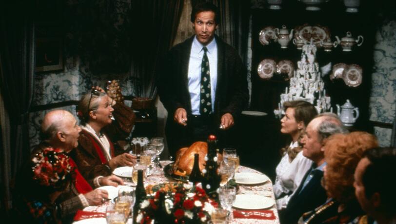 "Schöne Bescherung" mit Chevy Chase in der Hauptrolle läuft auch 2025 im TV. "Schöne Bescherung" mit Chevy Chase in der Hauptrolle läuft auch 2025 im TV.