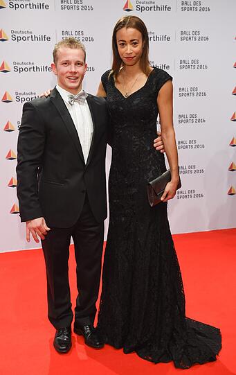 Kunstturner Fabian Hambüchen und seine_Ballbegleitung, die Leichtathletin Tatjana Pinto.