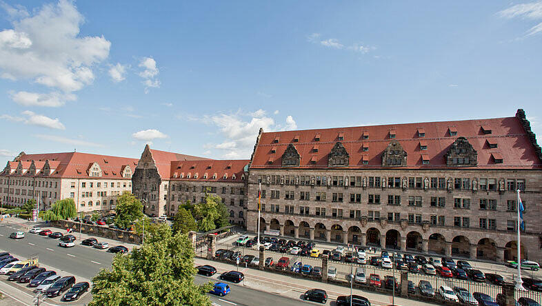 Das Landgericht Nürnberg verurteilte den Rentner zu sechseinhalb Jahren Haft. Das Landgericht Nürnberg verurteilte den Rentner zu sechseinhalb Jahren Haft.