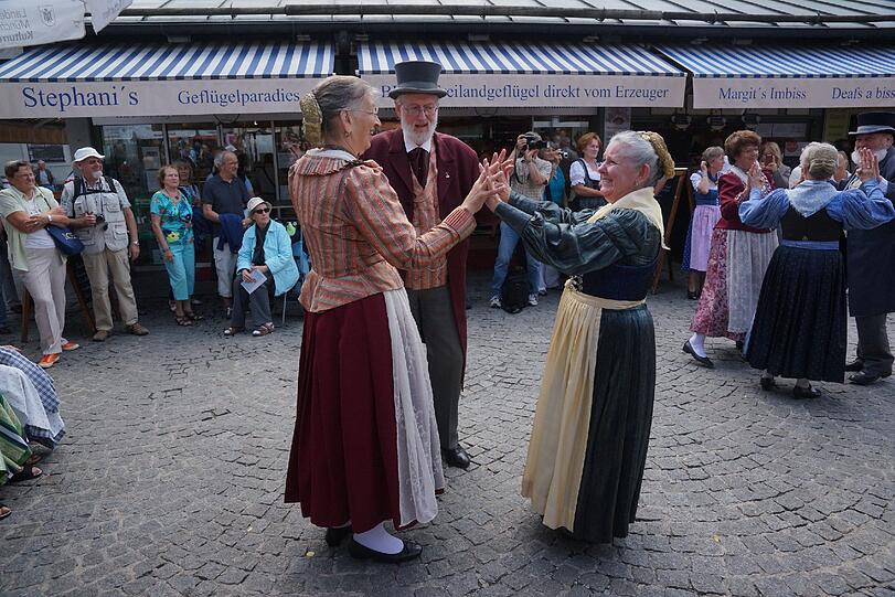Schausteller, Musiker, Tänzer und Kabarettisten: Die Bilder vom Brunnenfest am Viktualienmarkt.