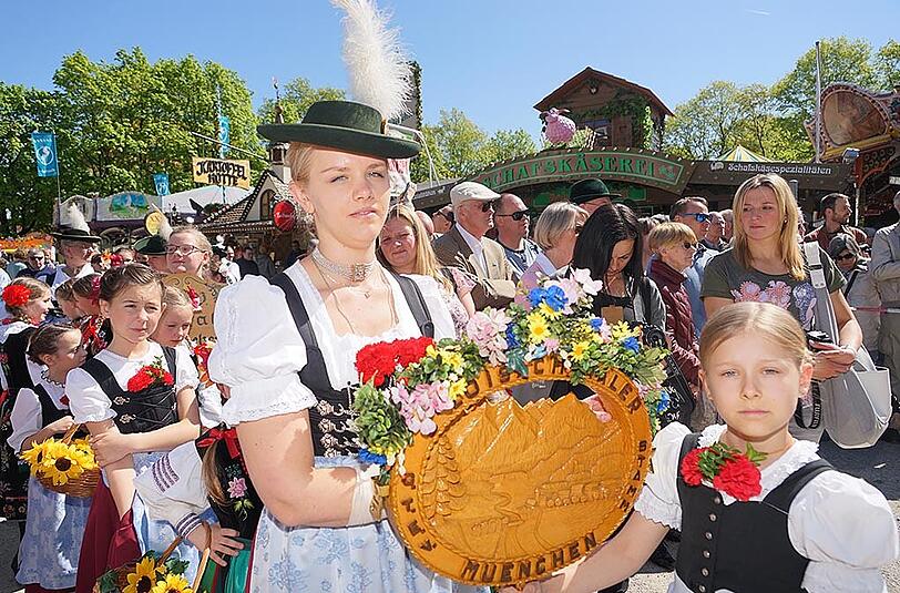 Am Samstag startete die Maidult am Mariahilfplatz. Klicken Sie sich durch die Bilder der Eröffnung durch Bürgermeister Josef Schmid.