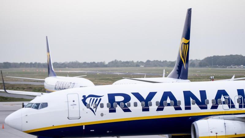 Flugzeuge der irischen Airline Ryanair auf dem Vorfeld eines Flughafens. Flugzeuge der irischen Airline Ryanair auf dem Vorfeld eines Flughafens.