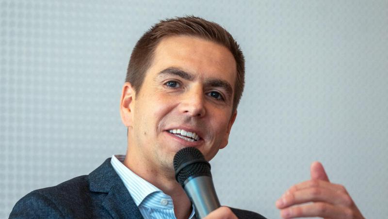 Philipp Lahm rät Bundestrainer Joachim Löw zu einem anderen Umgang mit den DFB-Spielern.