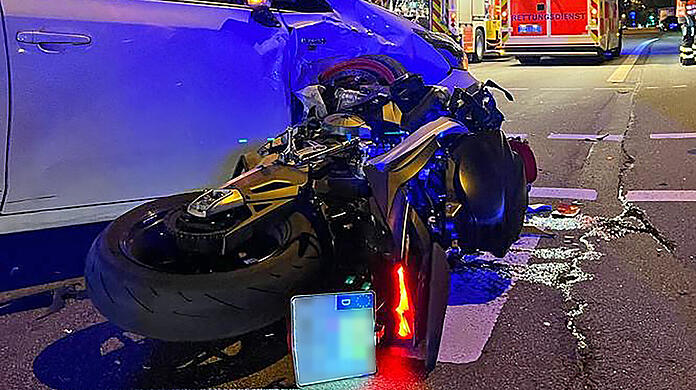Beim dem Unfall wurde der 20-jährige Motorradfahrer schwer verletzt.