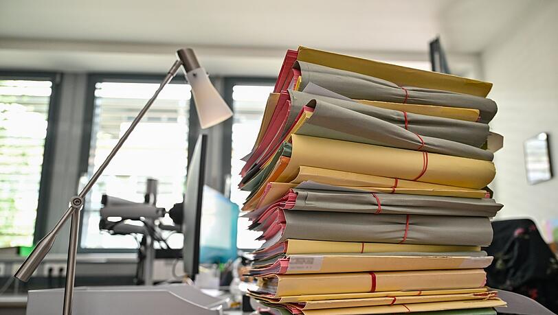 Die Aktenberge bei den Staatsanwaltschaften wachsen. (Symbolbild) Die Aktenberge bei den Staatsanwaltschaften wachsen. (Symbolbild)