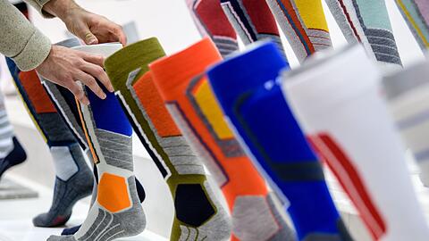 Socken sind zu einem beliebten modischen Accessoires geworden.