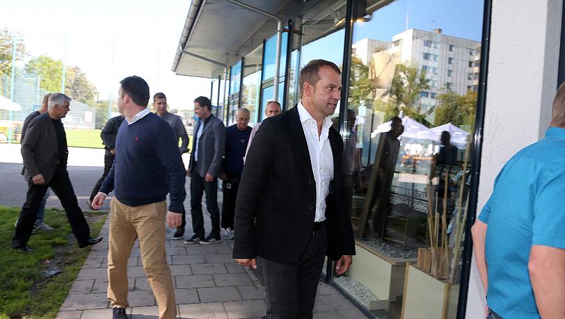 Die DFB-Delegation um Hansi Flick besucht das Nachwuchsleistungszentrum der Löwen.