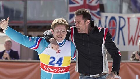 "Eddie the Eagle - Alles ist möglich": Eddie Edwards (Taron Egerton, l.) mit seinem Trainer Bronson Peary (Hugh Jackman).
