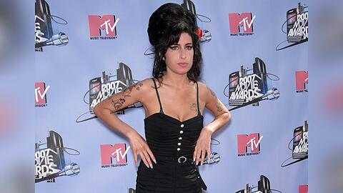 Die legendäre Sängerin Amy Winehouse starb 2011 im Alter von 27 Jahren. Jetzt werden ihre privaten Bücher im Internet versteigert.