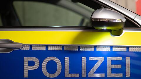 Ein Mann fuhr volltrunken mit seinem Auto zur Polizeiinspektion – inklusive vierjährigem Kind. (Symbolbild)