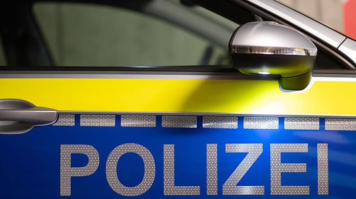 Ein Mann fuhr volltrunken mit seinem Auto zur Polizeiinspektion – inklusive vierjährigem Kind. (Symbolbild)