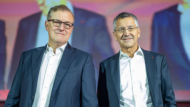 Die Bayern-Bosse Jan-Christian Dreesen und Herbert Hainer bei der Jahreshauptversammlung.