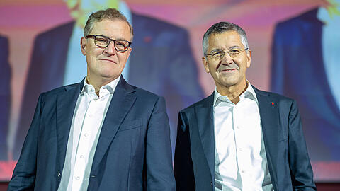 Die Bayern-Bosse Jan-Christian Dreesen und Herbert Hainer bei der Jahreshauptversammlung.